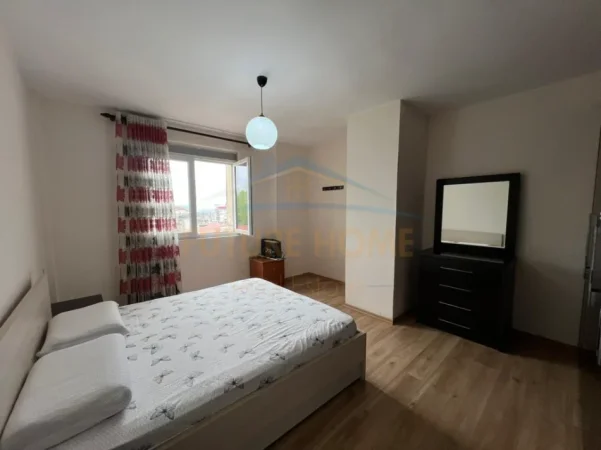Tirane, jepet me qera apartament 1+1+Ballkon Kati 2, 65 m² 450 € (Fresku)