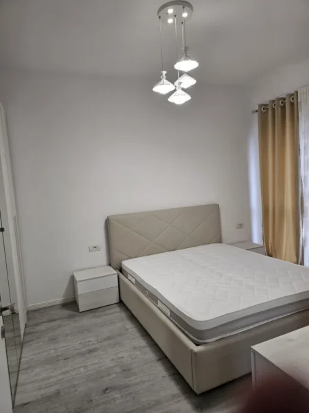 Tirane, jepet me qera apartament 2+1 Kati 3, 85 m² 670 € 