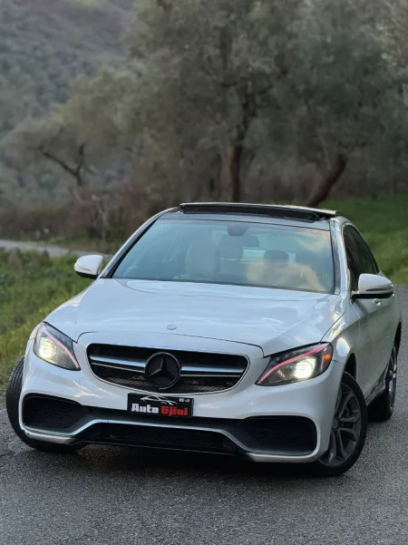 Elbasan, shes makine Mercedez-Benz C class C300 2.0 - 2015 Benzin, e bardhë automatik Klima 233.000 km 12.500 €