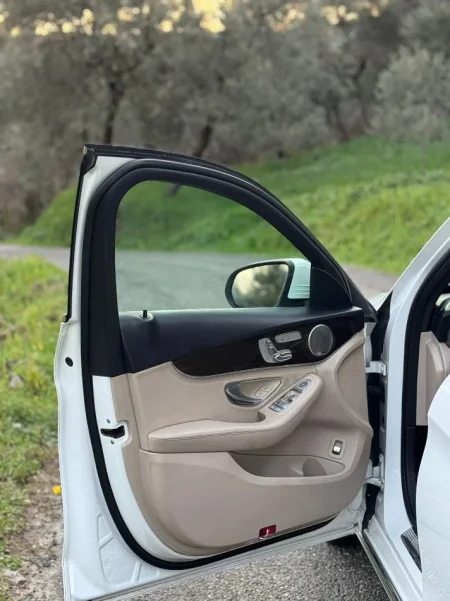 Elbasan, shes makine Mercedez-Benz C class C300 2.0 - 2015 Benzin, e bardhë automatik Klima 233.000 km 12.500 €