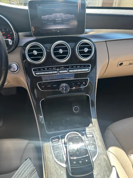 Elbasan, shes makine Mercedez-Benz C class C300 2.0 - 2015 Benzin, e bardhë automatik Klima 233.000 km 12.500 €