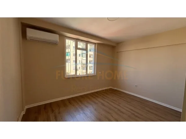 Tirane, jepet me qera zyre Kati 4, 130 m² 1.200 € (sheshi skenderbej)
