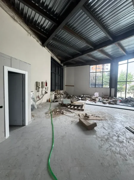 Jepet me qira ambient biznesi per bar-restorant , 3.000 € ne ASTIR