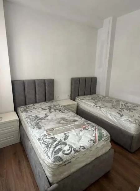 Tirane, jepet me qera apartament 2+1 Kati 4, 98 m² 500 € (Paskuqan Unaza E Re)