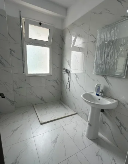 Tirane, jepet me qera apartament 2+1 Kati 4, 98 m² 500 € (Paskuqan Unaza E Re)