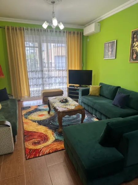 Tirane, jepet me qera apartament 1+1+Ballkon , 60 m² 530 € 