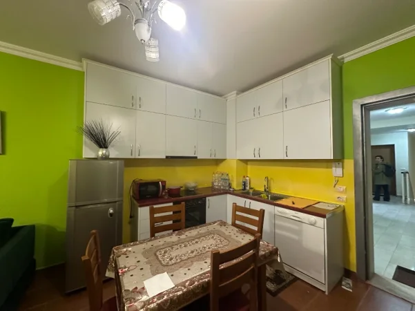 Tirane, jepet me qera apartament 1+1+Ballkon , 60 m² 530 € 