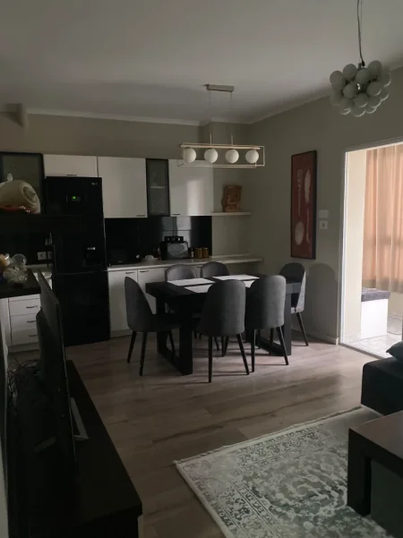 Tirane, jepet me qera apartament 2+1+Aneks Kati 5, 90 m² 700 € (Rruga luigj gurakuqi)