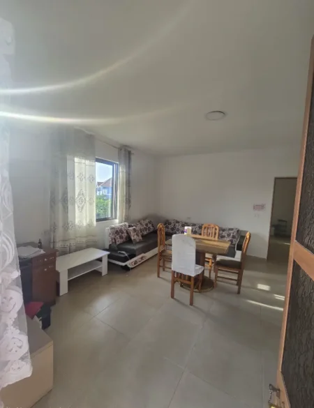 Tirane, jepet me qera Vile 1+1+Ballkon Kati 1, 70 m² 420 € (Rruga 3 vellezrit kondi)