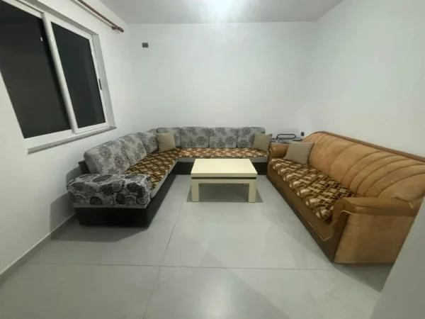 Tirane, jepet me qera apartament 2+1 Kati 1, 100 m² 370 € (Kinostudio)