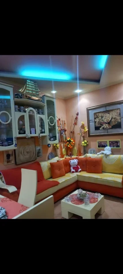 Tirane, jepet me qera apartament 1+1 Kati 4, 43 m² 500 € (Blloku)