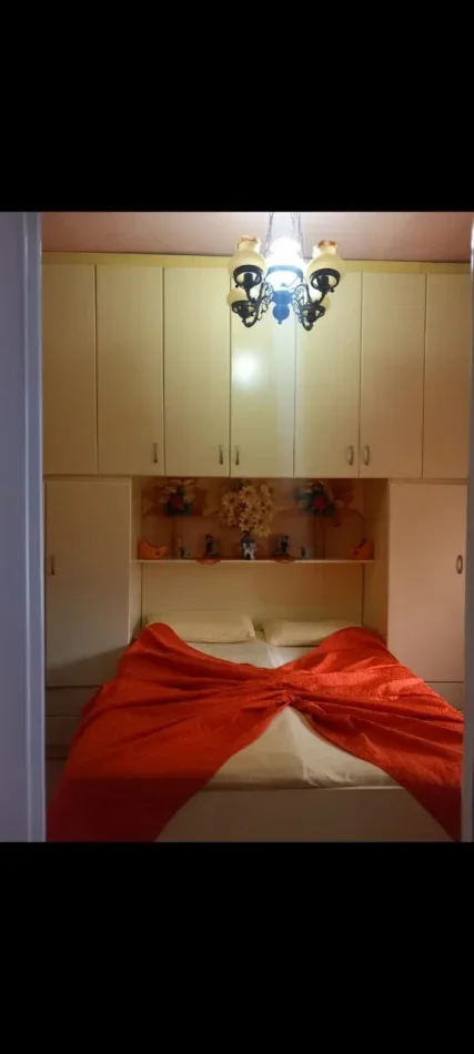 Tirane, jepet me qera apartament 1+1 Kati 4, 43 m² 500 € (Blloku)