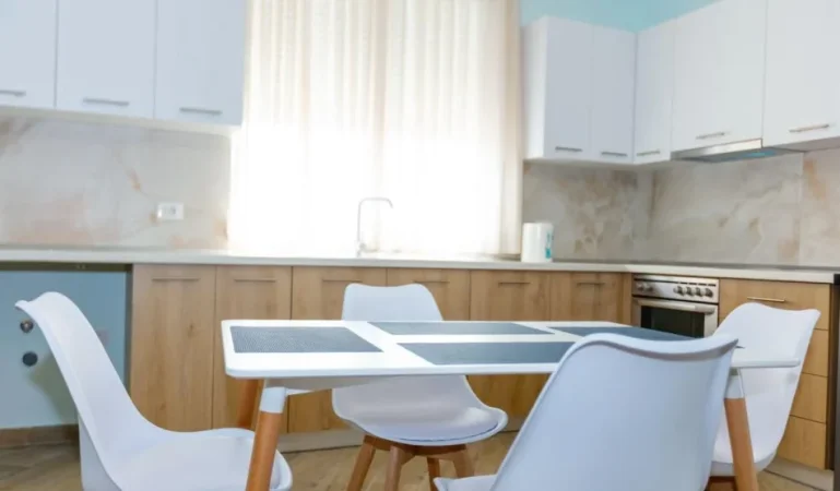 Tirane, jepet me qera apartament 1+1 Kati 9, 65 m² 650 € (Medreseja)