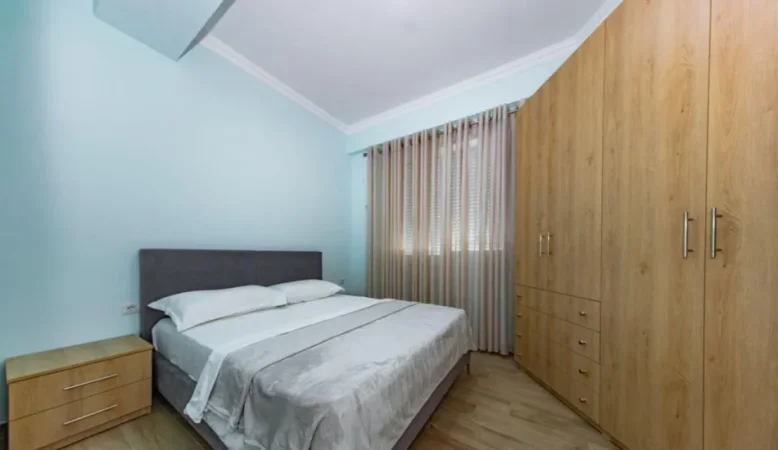 Tirane, jepet me qera apartament 1+1 Kati 9, 65 m² 650 € (Medreseja)