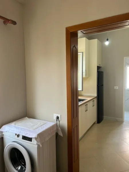 Tirane, jepet me qera apartament 1+1 Kati 3, 40 m² 370 € (Don Bosko)
