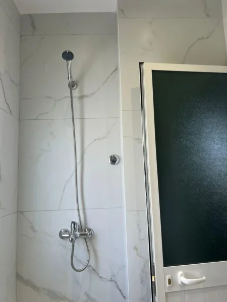 Tirane, jepet me qera apartament 1+1 Kati 3, 40 m² 370 € (Don Bosko)