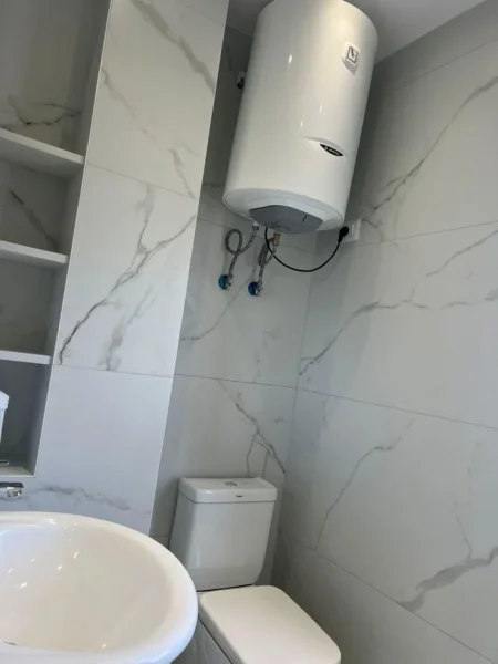 Tirane, jepet me qera apartament 1+1 Kati 3, 40 m² 370 € (Don Bosko)