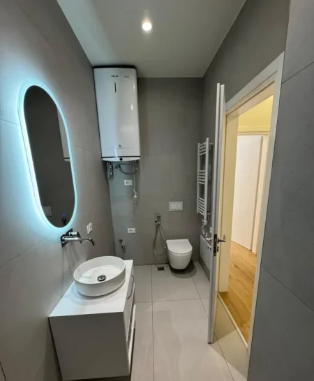 Tirane, jepet me qera ambjent biznesi Kati 2, 58 m² 1.000 € (Vasil Shanto)