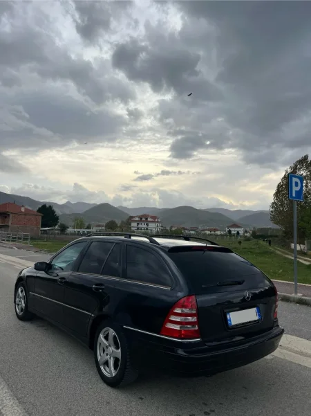 Pogradec, shes MERCEDES BENZ C CLASS 180 KOMPRESOR Benzin+Gaz, e zeze automatik Kondicioner 210.000 km 4.500 €