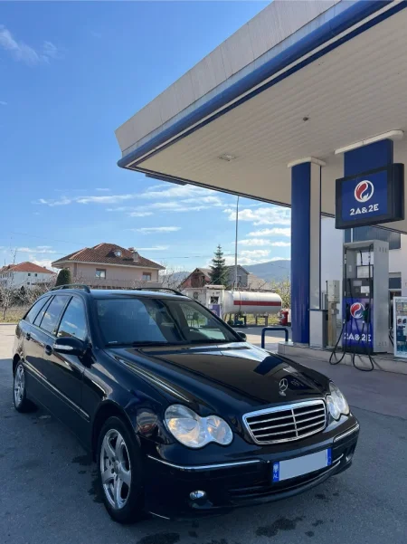 Pogradec, shes MERCEDES BENZ C CLASS 180 KOMPRESOR Benzin+Gaz, e zeze automatik Kondicioner 210.000 km 4.500 €