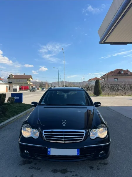Pogradec, shes MERCEDES BENZ C CLASS 180 KOMPRESOR Benzin+Gaz, e zeze automatik Kondicioner 210.000 km 4.500 €