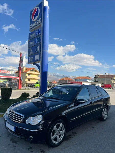 Pogradec, shes MERCEDES BENZ C CLASS 180 KOMPRESOR Benzin+Gaz, e zeze automatik Kondicioner 210.000 km 4.500 €