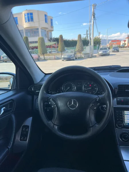 Pogradec, shes MERCEDES BENZ C CLASS 180 KOMPRESOR Benzin+Gaz, e zeze automatik Kondicioner 210.000 km 4.500 €