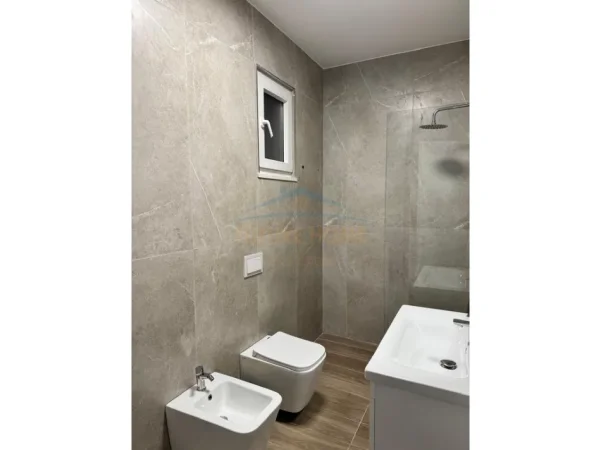 Tirane, jepet me qera apartament 2+1+Ballkon Kati 3, 100 m² 835 € (Don Bosko)