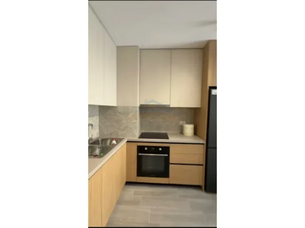 Tirane, jepet me qera apartament 1+1+Ballkon Kati 5, 70 m² 450 € (Rruga 5 Maji)