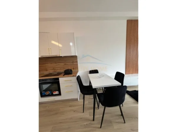 Tirane, jepet me qera apartament 1+1+Ballkon Kati 2, 60 m² 550 € (Pallati me Shigjeta)
