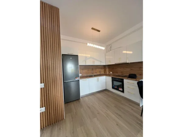 Tirane, jepet me qera apartament 1+1+Ballkon Kati 2, 60 m² 550 € (Pallati me Shigjeta)