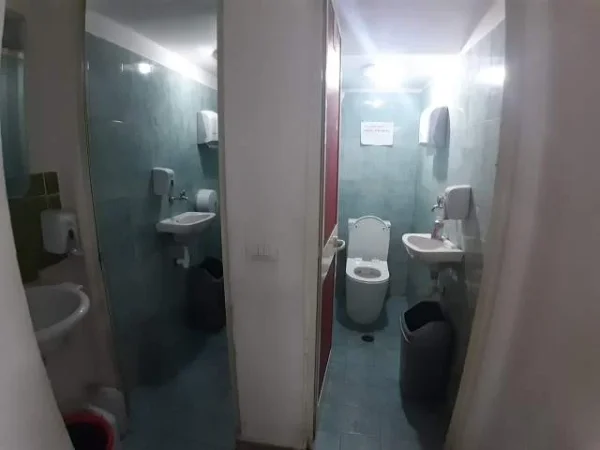 Tirane, jepet me qera zyre Kati -1, 415 m² 2.500 Euro (Myslym Shyr, Rruga "Him Kolli")