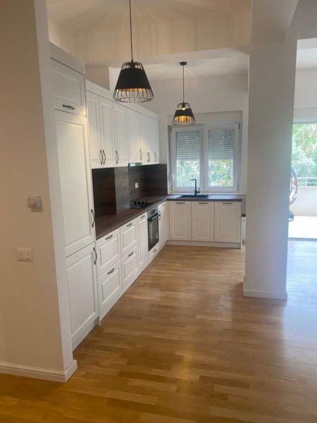Tirane, jepet me qera apartament 2+1+BLK Kati 2, 106 m² 1.300 Euro (Touch of the sun)