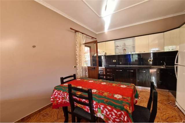 Tirane, jepet me qera apartament Kati 2, 90 m² 350 Euro (rruga elbasanit)