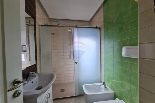 Tirane, shitet apartament 1+1 Kati 3, 75 m² 175.000 Euro