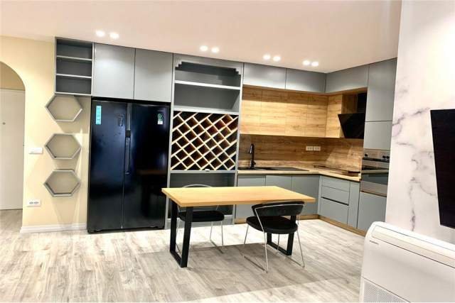 Tirane, jepet me qera apartament 2+1+BLK Kati 4, 100 m² 700 Euro (Komuna Parisit)