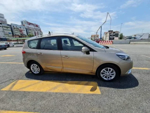 Tirane, shes makine Renault GRAND SCENIC 3 Viti 2015, 9.000 Euro