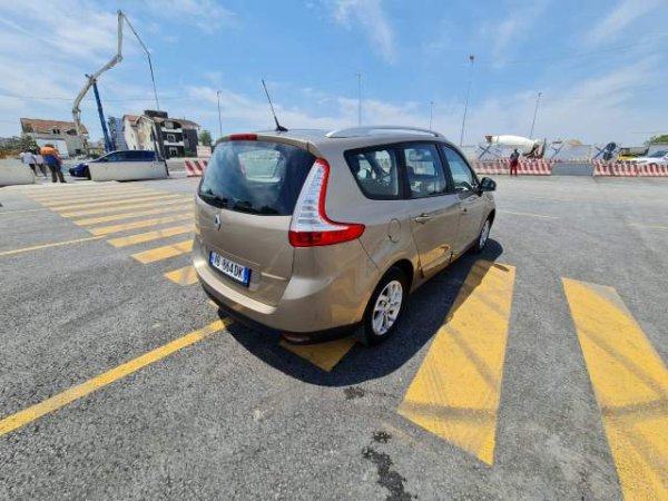 Tirane, jap me qera makine karavan Renault GRAND SCENIC 3 Viti 2015, 50 eur/dita