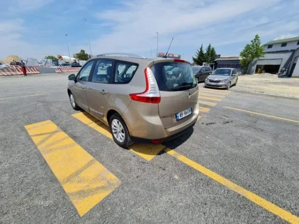 Tirane, shes makine Renault GRAND SCENIC 3 Viti 2015, 9.000 Euro
