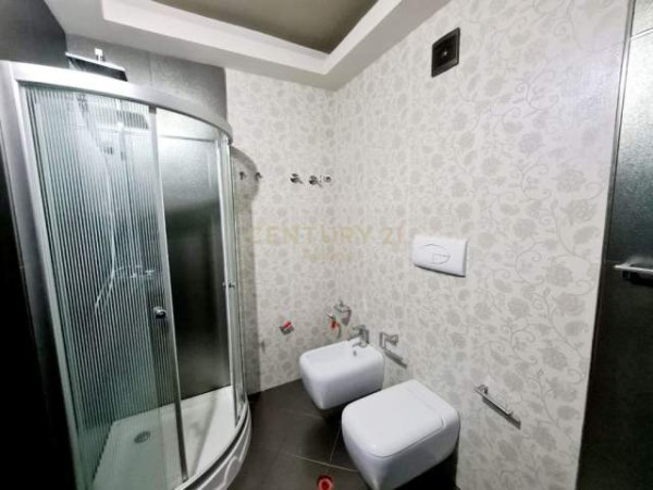 Vlore, shitet apartament 4+1+BLK Kati 6, 250 m² 350.000 Euro (lungomare)