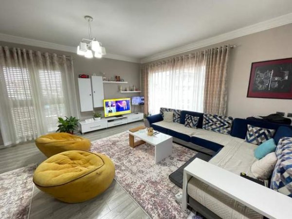 Tirane, jepet me qera Vile 4+1+A+BLK Kati 2, 300 m² 2.000 Euro (Sauk)