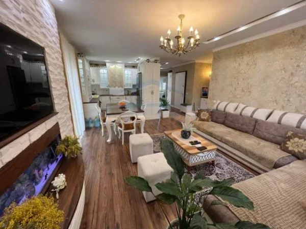 Tirane, jepet me qera apartament 2+1+BLK Kati 7, 130 m² 700 Euro (Sima Com)