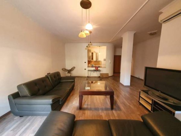 Tirane, jepet me qera apartament 2+1