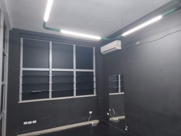 Tirane, jepet me qera dyqan Kati 0, 33 m² 38.000 Leke (Bulevardi Bajram Curi)