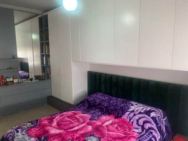 Tirane, jepet me qera apartament 2+1+BLK Kati 3, 90 m² 310 Euro (pallatet derveni)yzberisht