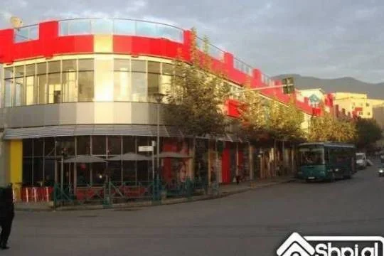 Tirane, shes Shitet dyqan te tregu i medresese 1.800.000 Leke