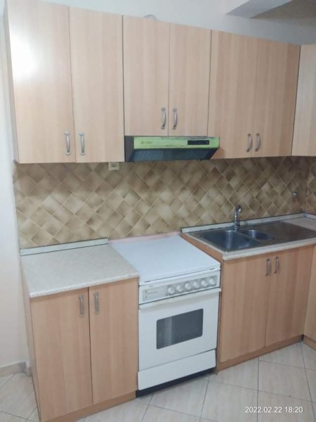 Tirane, jepet me qera apartament 2+1