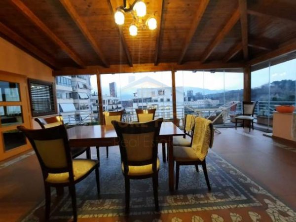 Tirane, jepet me qera Penthouse 2+1+A+BLK Kati 8, 210 m² 1.500 Euro (Garda)