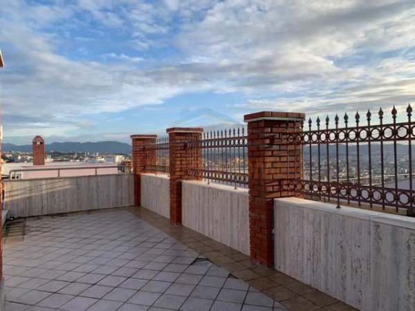 Tirane, shes apartament 3+1 Kati 6, 286 m² 300.000 Euro (Linzë)