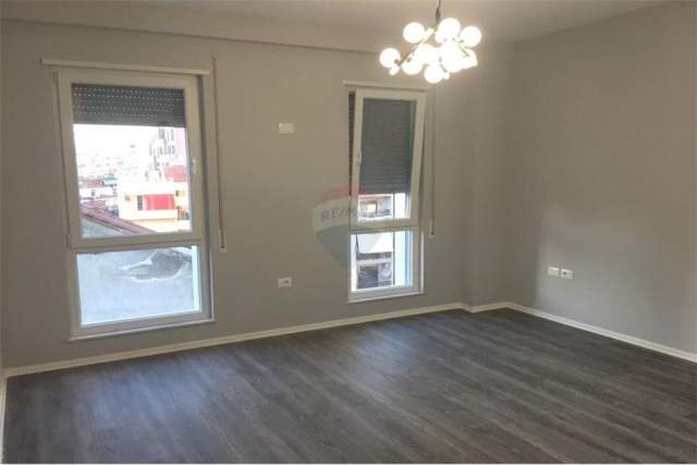 Tirane, jepet me qera apartament 2+1 Kati 5, 75 m² 400 Euro (Rruga e Dibres)